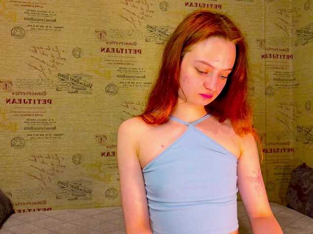 emiless live cam on BongaCams
