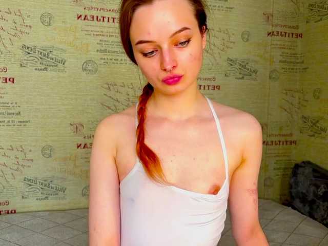 emiless live cam on BongaCams