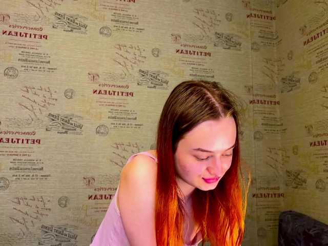 emiless live cam on BongaCams