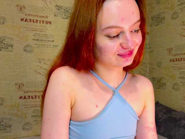 emiless live cam on BongaCams