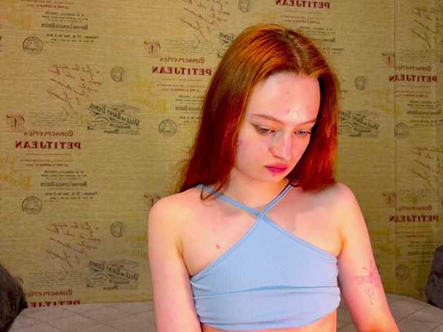 emiless live cam on BongaCams