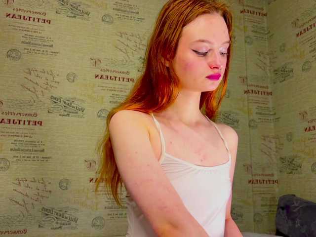 emiless live cam on BongaCams