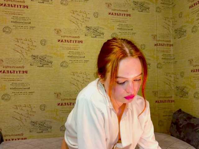 emiless live cam on BongaCams