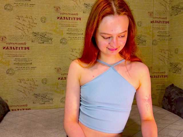emiless live cam on BongaCams