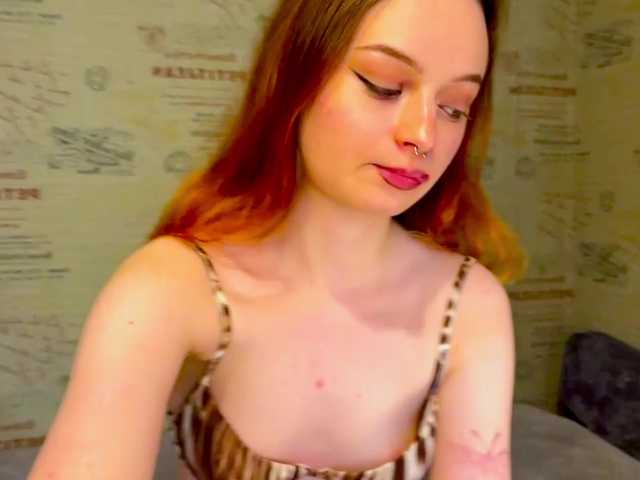 emiless live cam on BongaCams