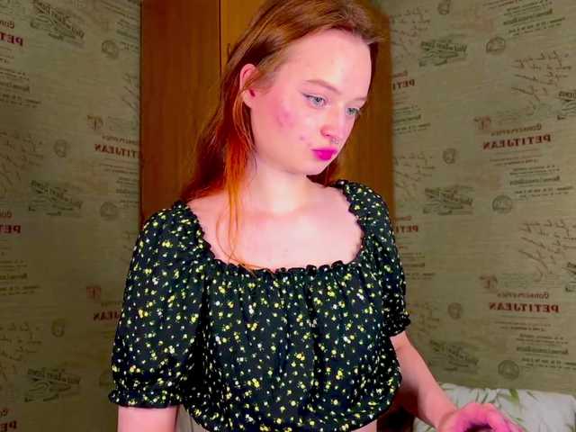 emiless live cam on BongaCams