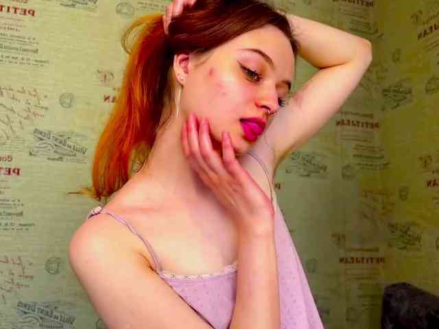 emiless Live Webcam on BongaCams
