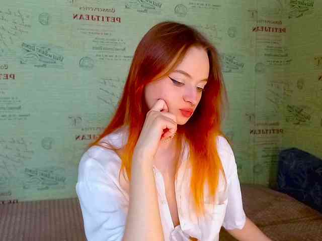 emiless Live Webcam on BongaCams