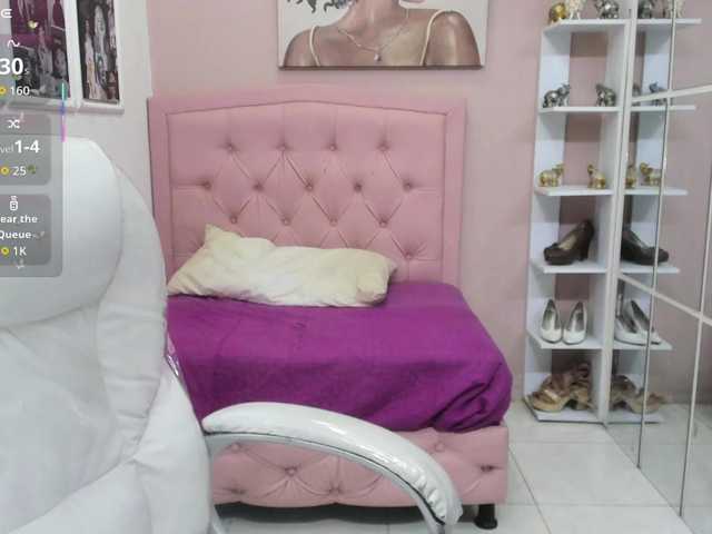 zoe-cortezz live cam on BongaCams