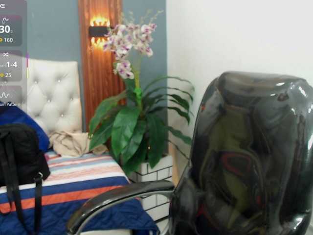 zoe-cortezz live cam on BongaCams