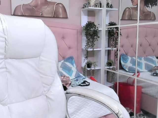 zoe-cortezz live cam on BongaCams