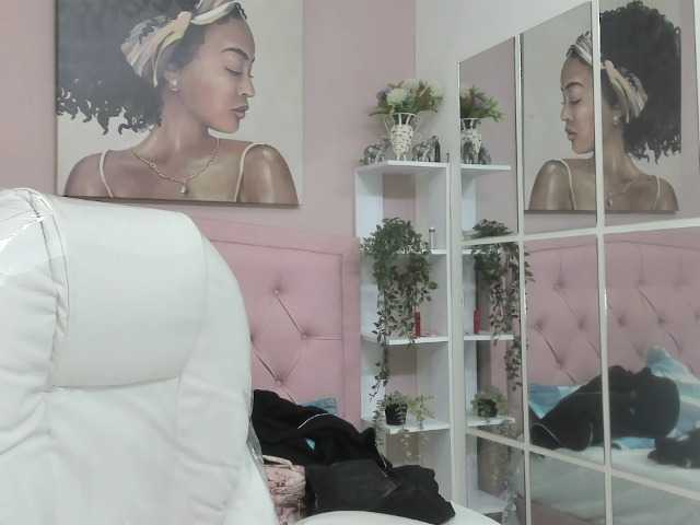 zoe-cortezz live cam on BongaCams
