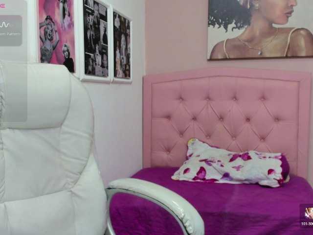 zoe-cortezz live cam on BongaCams