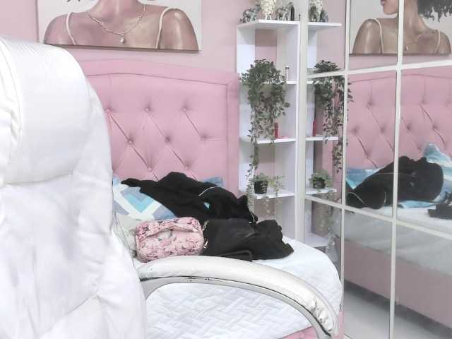 zoe-cortezz live cam on BongaCams