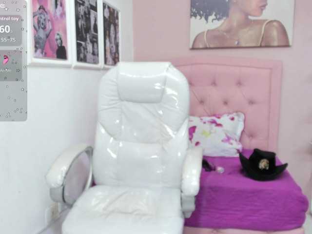 zoe-cortezz live cam on BongaCams