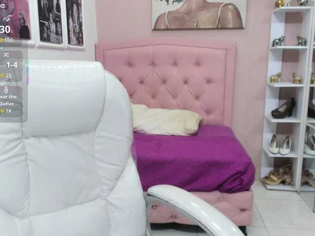 zoe-cortezz live cam on BongaCams
