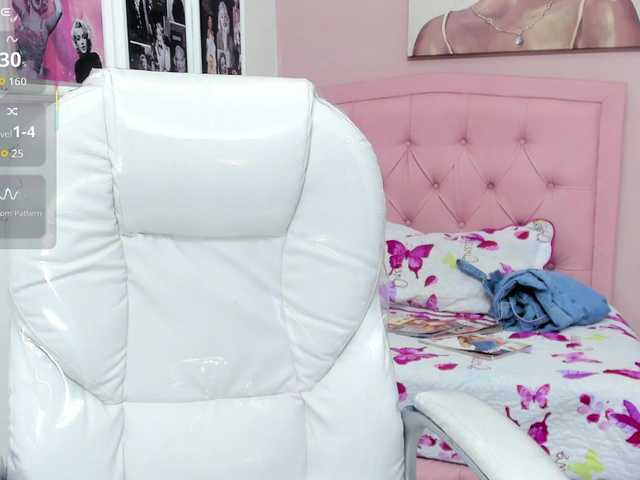 zoe-cortezz live cam on BongaCams