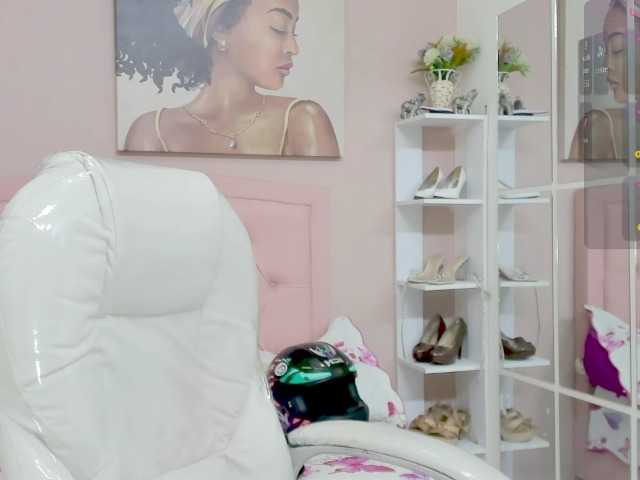 zoe-cortezz live cam on BongaCams