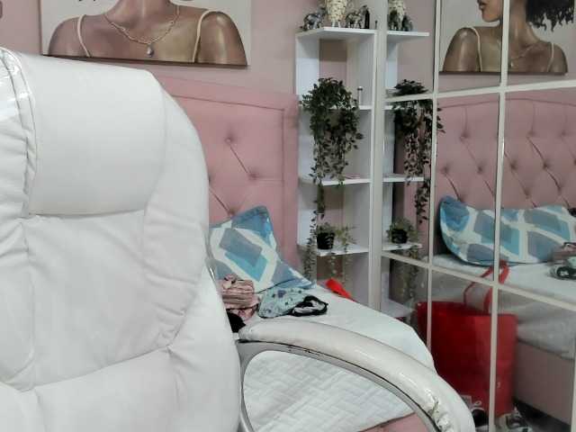 zoe-cortezz live cam on BongaCams