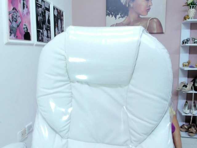 zoe-cortezz live cam on BongaCams