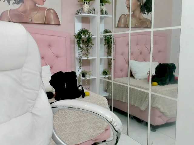 zoe-cortezz live cam on BongaCams