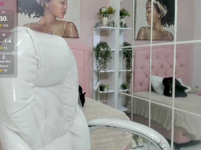 zoe-cortezz live cam on BongaCams