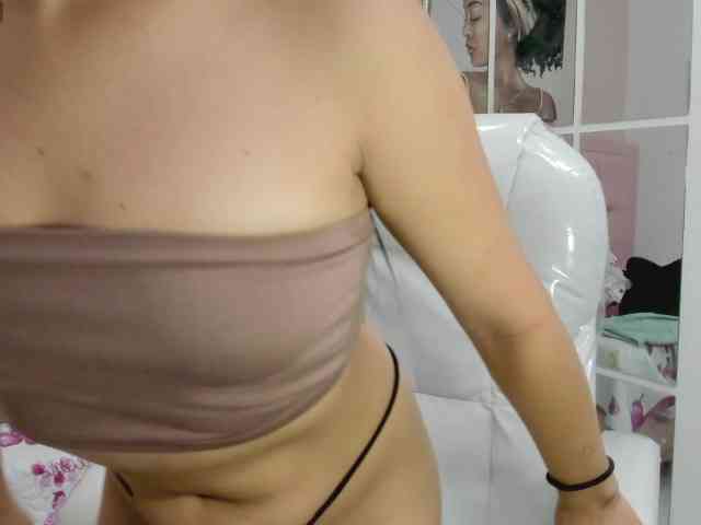 zoe-cortezz webcam