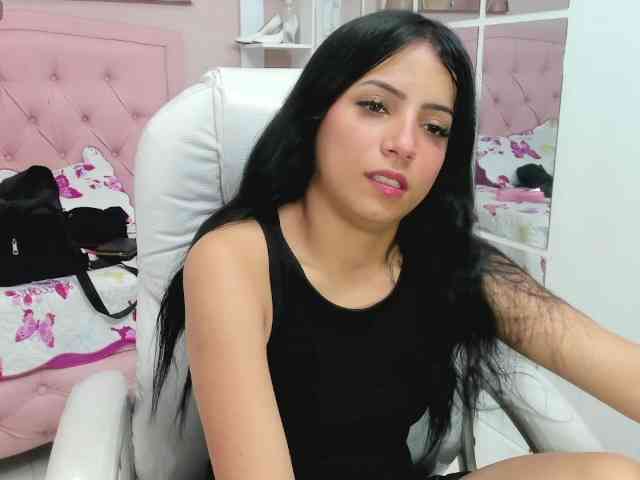 zoe-cortezz webcam
