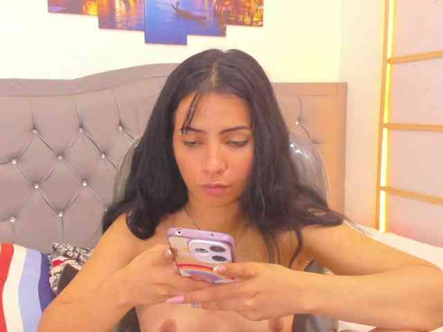 zoe-cortezz webcam