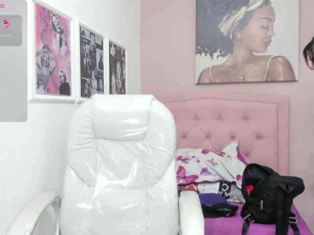 zoe-cortezz webcam