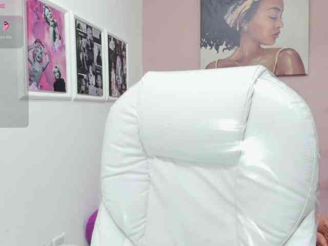 zoe-cortezz webcam