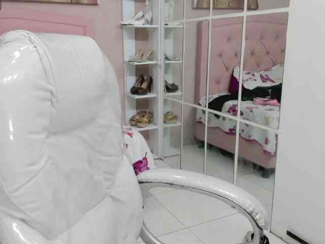zoe-cortezz webcam