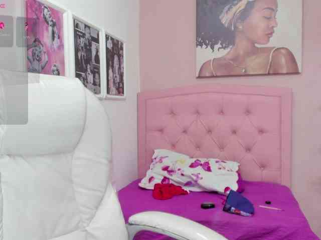 zoe-cortezz webcam