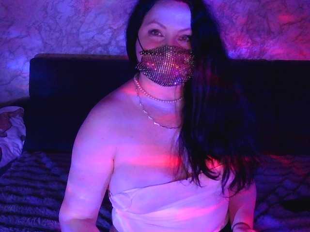 Florena-1 live cam on BongaCams