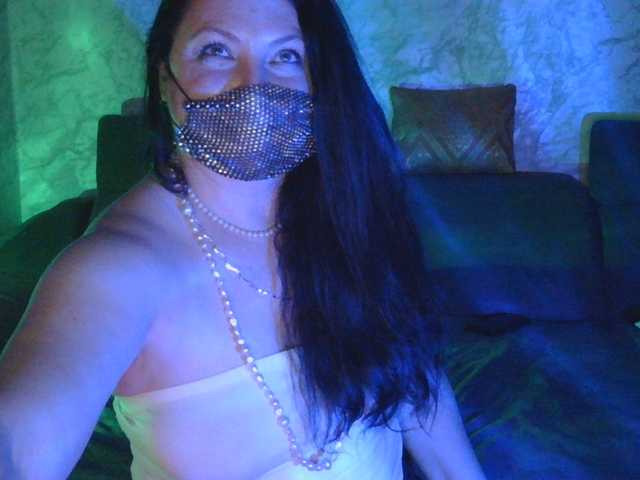 Florena-1 live cam on BongaCams
