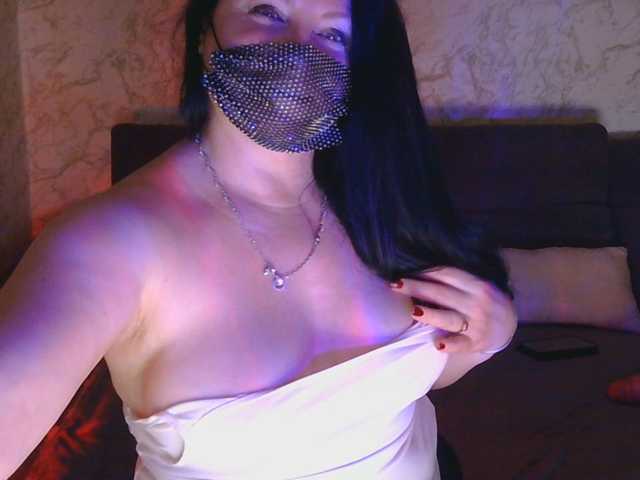 Florena-1 live cam on BongaCams