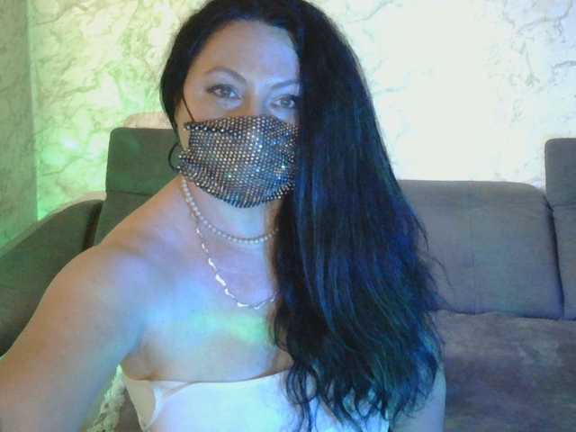 Florena-1 live cam on BongaCams