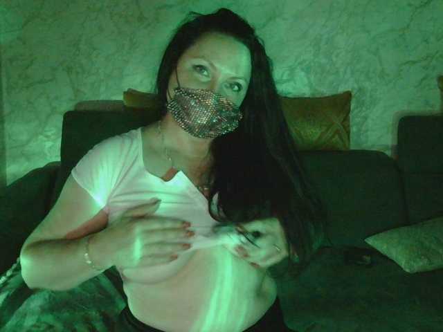 Florena-1 live cam on BongaCams