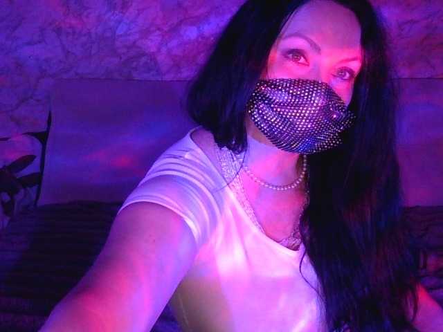 Florena-1's BongaCams show and profile