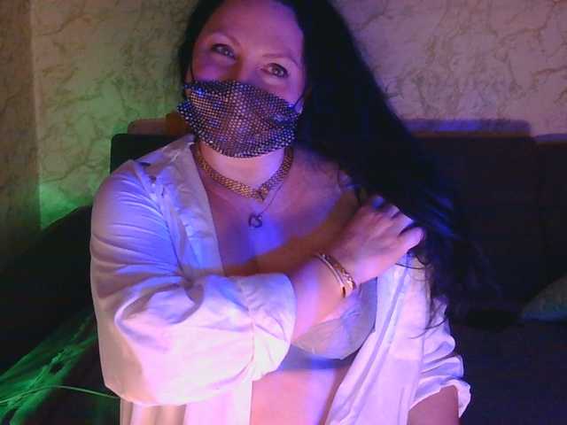 Florena-1 live cam on BongaCams