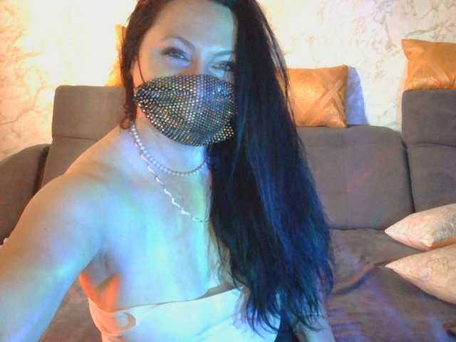 Florena-1 live cam on BongaCams
