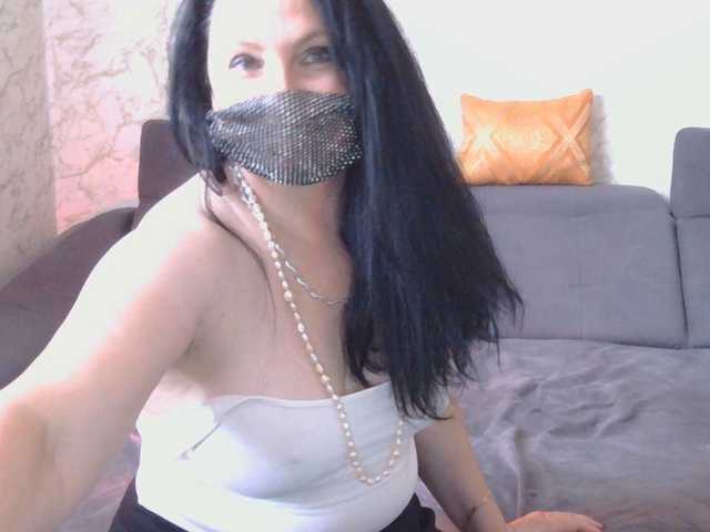 Florena-1 live cam on BongaCams