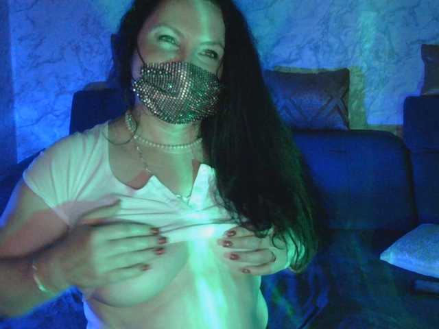 Florena-1 live cam on BongaCams