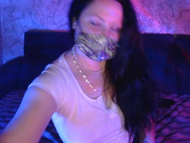 Florena-1 live cam on BongaCams