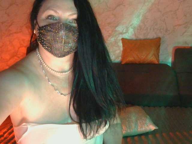 Florena-1 live cam on BongaCams