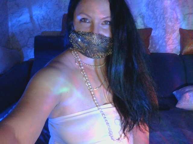 Florena-1 live cam on BongaCams