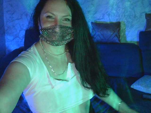 Florena-1 live cam on BongaCams