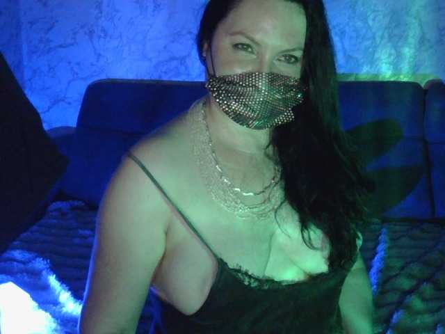 Florena-1 live cam on BongaCams
