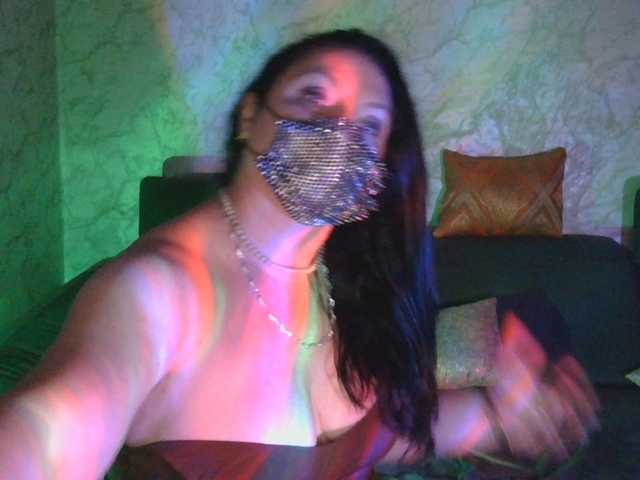 Florena-1 live cam on BongaCams