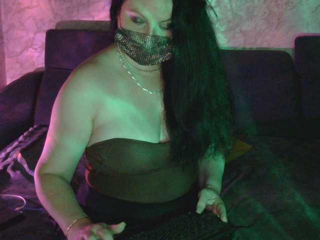 Florena-1 live cam on BongaCams